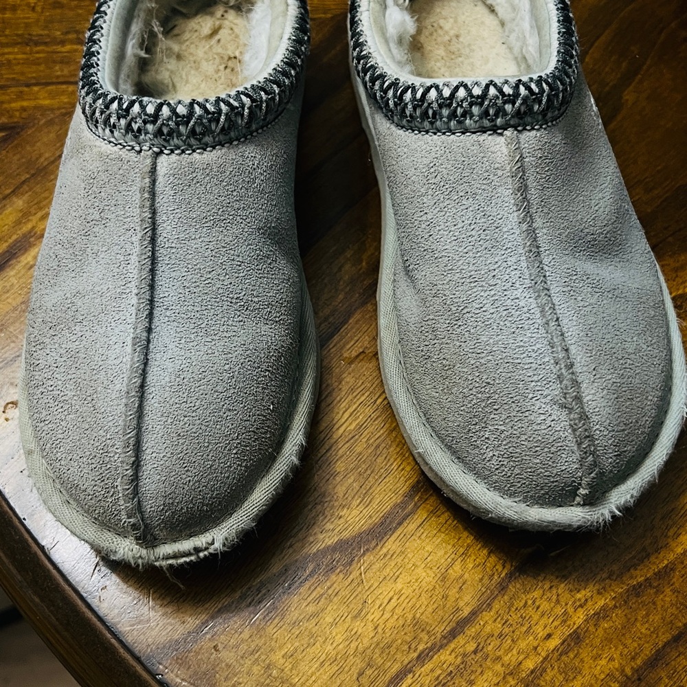 UGG Tasman girls size 2